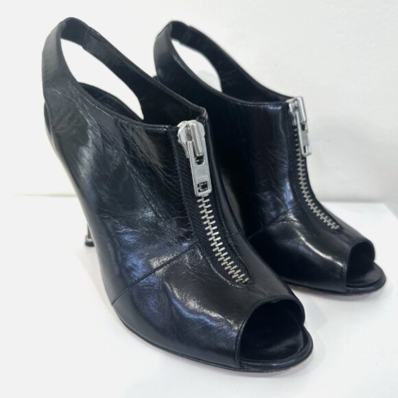 Manolo Blahnik Black Vella Slingback Pumps with Zipper Detail sz 37.5 - Picture 1 of 6